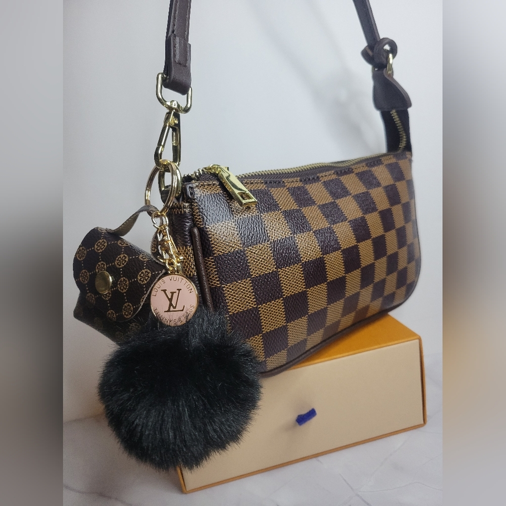New Pochette Bag & Keychain, Louis Vuitton Pink Trunks Bags Charm Zip Pull
